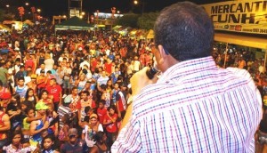 prefeito-falando-ao-povo-2-300x172