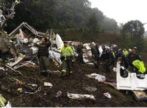 queda-de-aviao-chapecoense-colombia-bombeiros