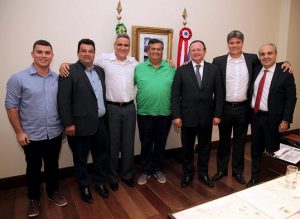 01184_01182_foto_1_handson_chagas_laercio_arruda_prefeito_de_lago_da_pedra_376146242360826636_2176923692118384796