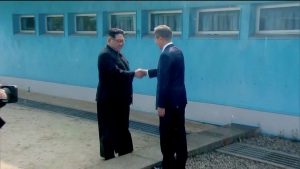 2018-04-27t003306z_638626104_rc1e34403e30_rtrmadp_3_northkorea-southkorea-summit